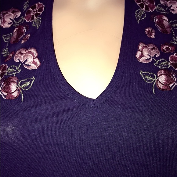 🦋Francesca’s Floral Blue Tank Top - Picture 3 of 7